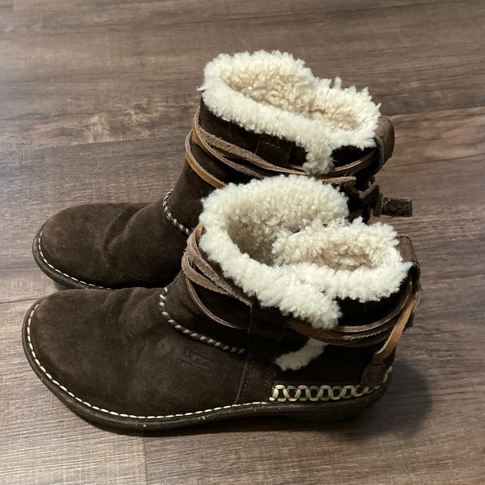 UGG Cove Ankle Boots Womens 7 Brown Suede Sherpa - Picture 2 of 6